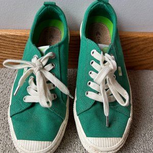 Cariuma Green Canvas OCA Low Sneaker Size 8.5 EUC